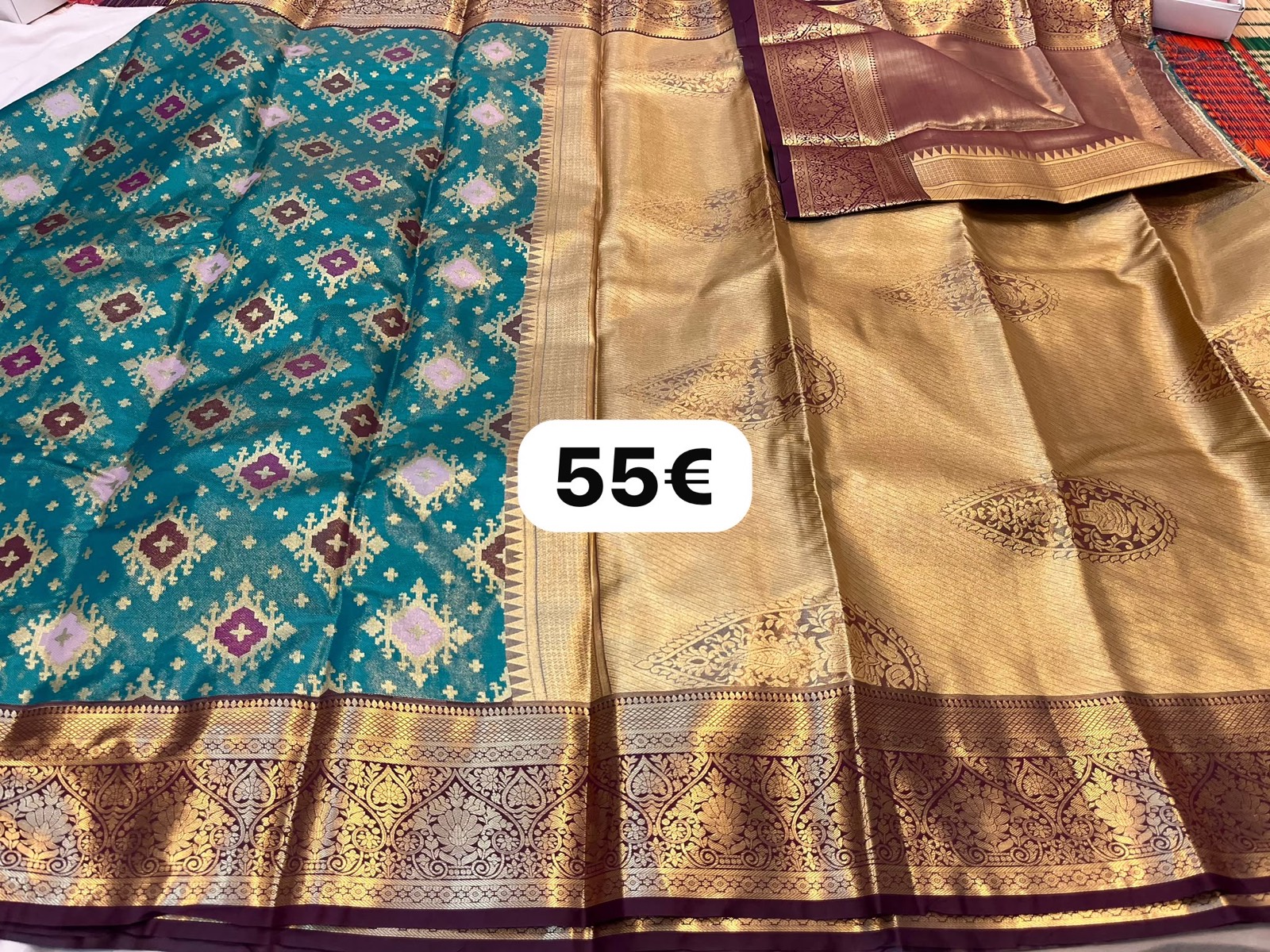 Sari traditionnel en soie turquoise et dorée