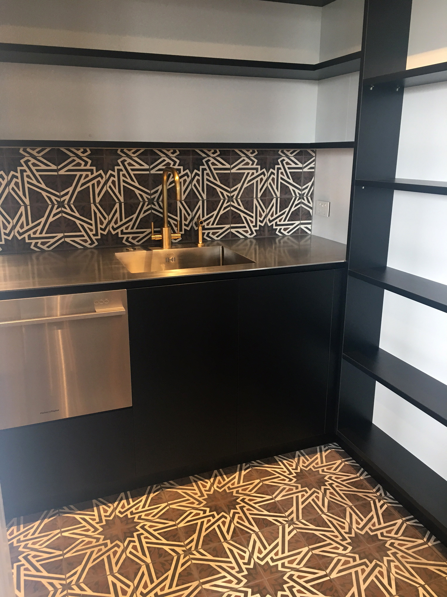 MOABELL DESIGN Splashback & Floor
