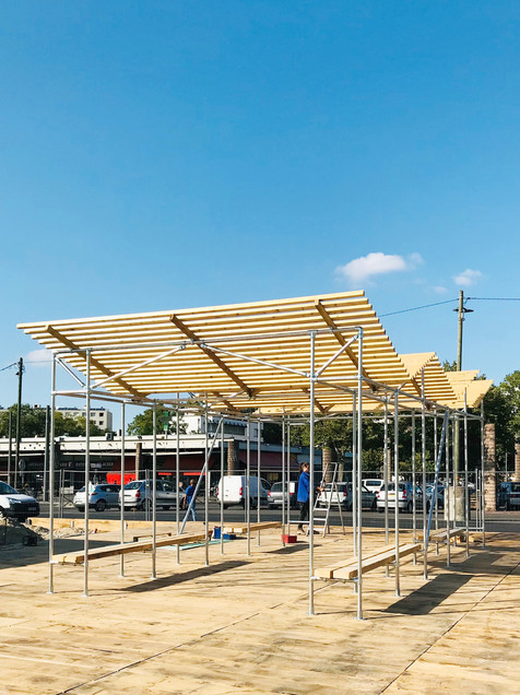 Collectif Pourquoi Pas aménagement Pergola place du marché Vaulx-en-Velin