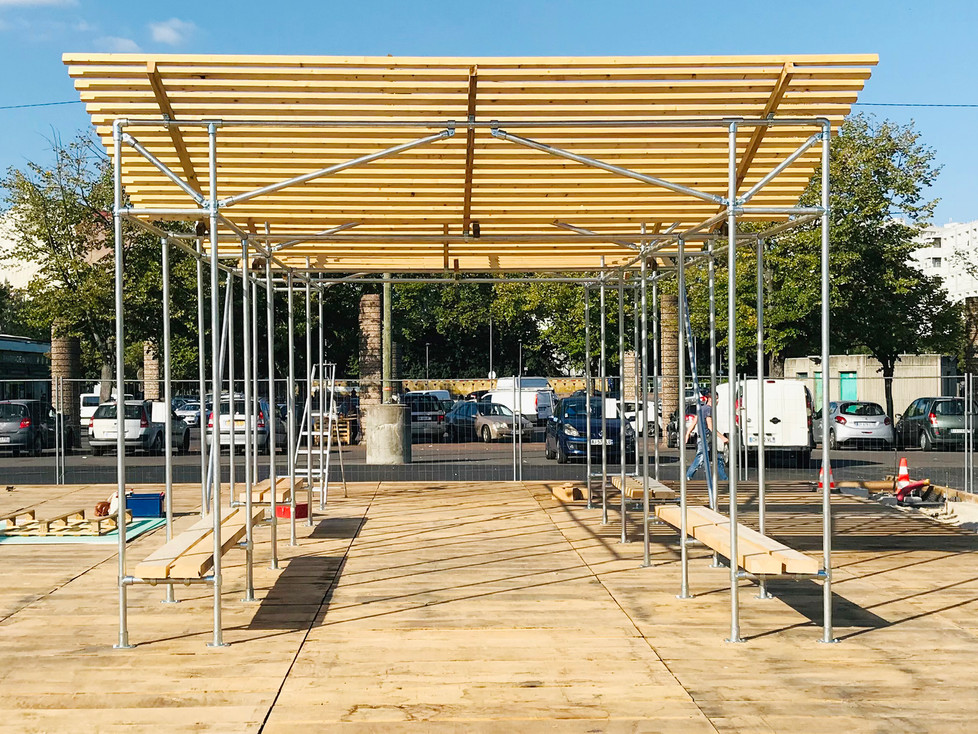 Collectif Pourquoi Pas aménagement Pergola place du marché Vaulx-en-Velin