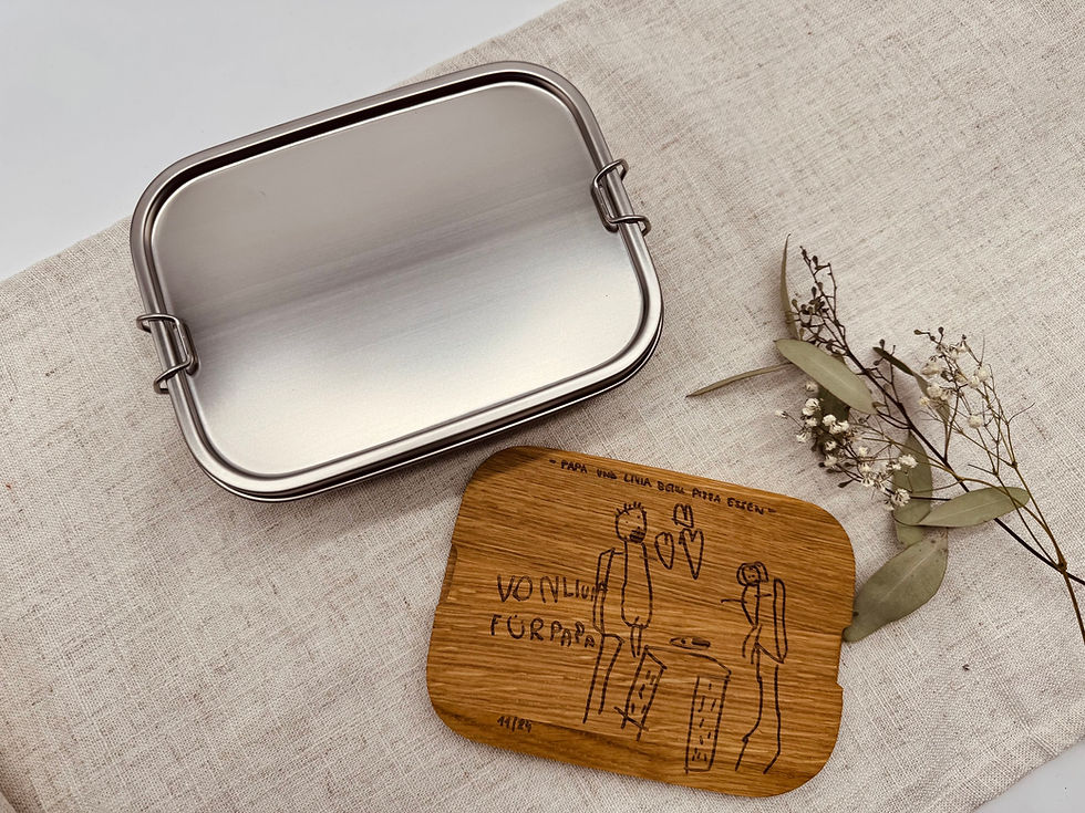 Miniaturbild: Edelstahl Jausenbox für Große mit Kinderzeichnung auf Eiche Schneidbrettchen