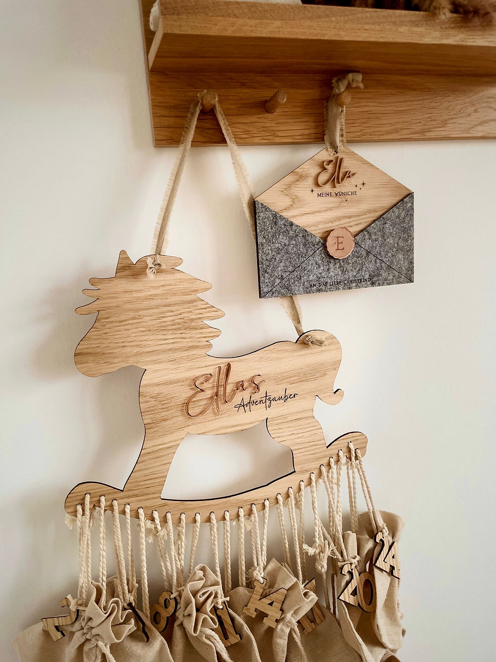 Miniaturbild: Personalisierter Adventkalender „Ellas Schaukelpferd“