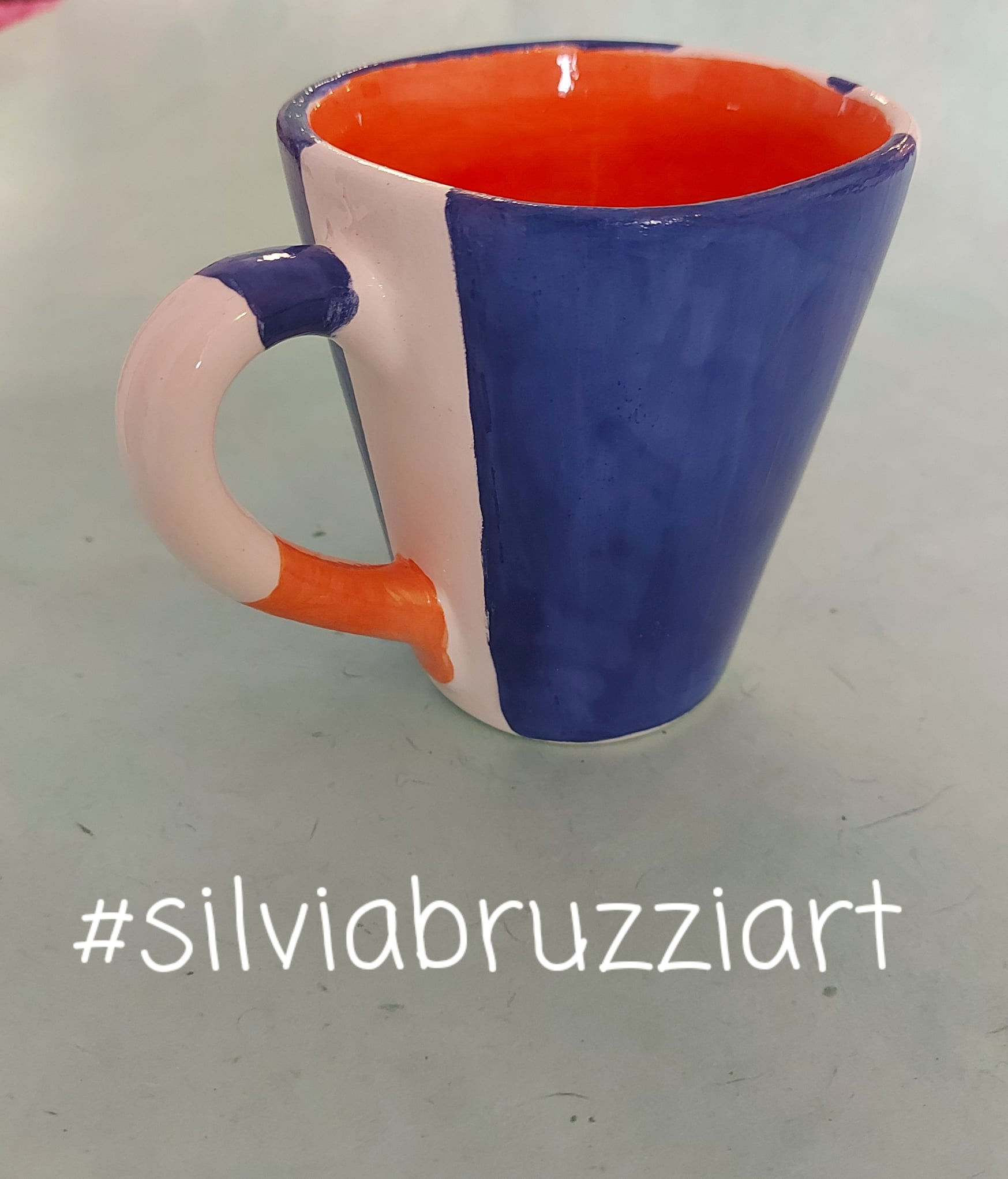 Tazze in ceramica decorate a mano: colore, stile e personalità in ogni sorso!
