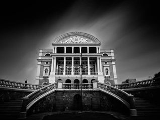 O Teatro Amazonas: Luz, Forma e Eternidade