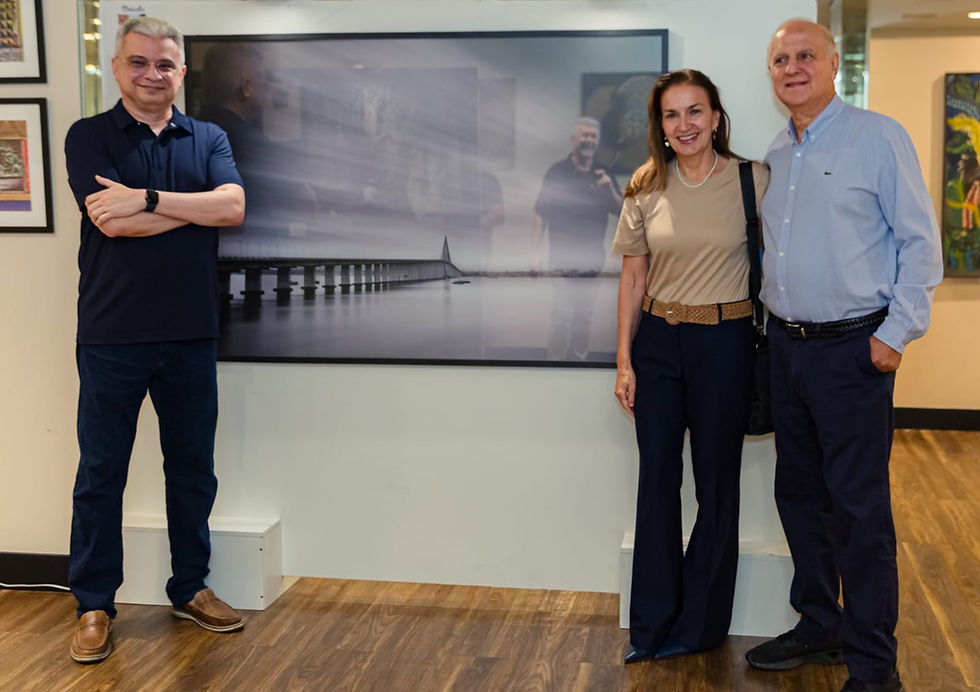 Max Cohen, Jaime Benchimol, Anne Gimol Benzecry Benchimol na Exposição de Artes da Associação PanAmazônia no Shopping Ponta Negra com a fotografia fine arte ponte rio negro
