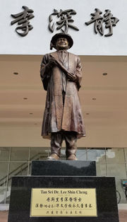 Tan Sri Dr Lee Shin Cheng life size sculpture