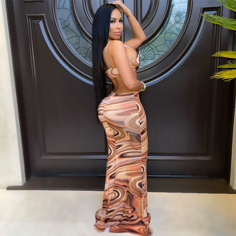 Miniature : Woman in brown bodycon maxi dress