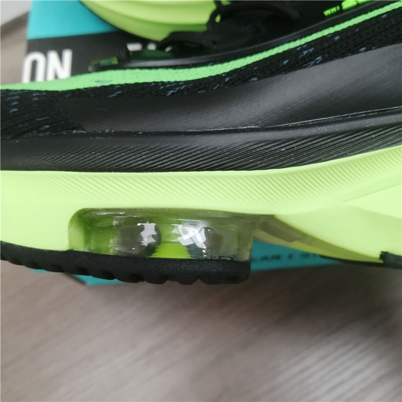 Miniature : Black and lime green Nike running shoes