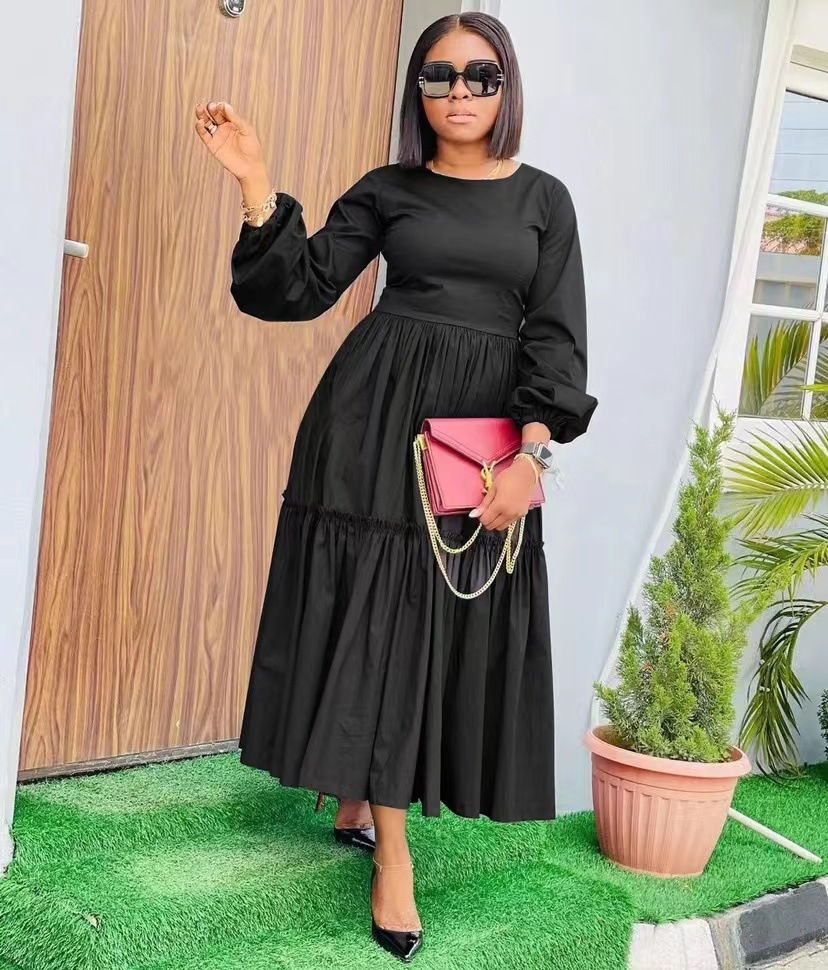 Miniature : Woman in stylish black maxi dress