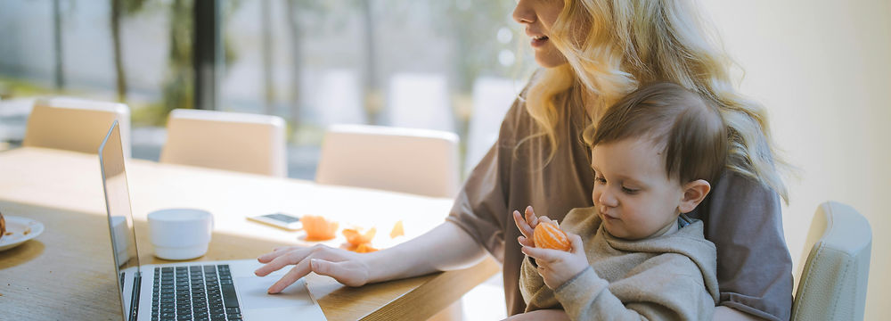 Parent on a laptop during a virtual discovery call — exploring personalised baby sleep support in a relaxed setting.