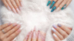 Centro estetico Ardor Nail & Spa Studio a Lucca, immagine con mani curate, ricostruzione unghie e nail art professionale.