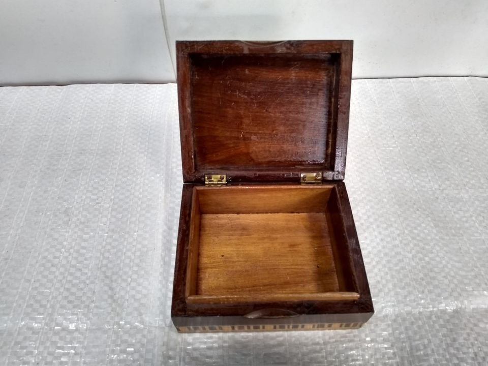 Miniatura: Caixa pequena em madeira marchetada da Stone&Peixoto - 1937 - ok