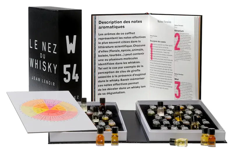 Le Nez du Whisky kit, 54 scent vials, Description des notes aromatiques book.