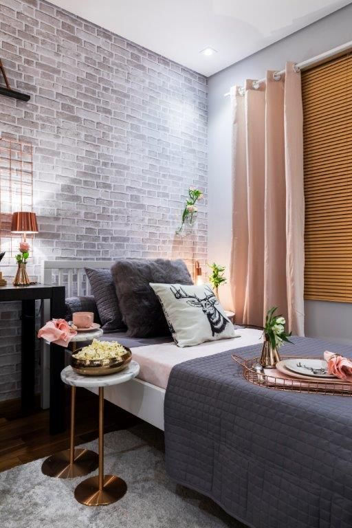 Quarto para jovem mulher.
