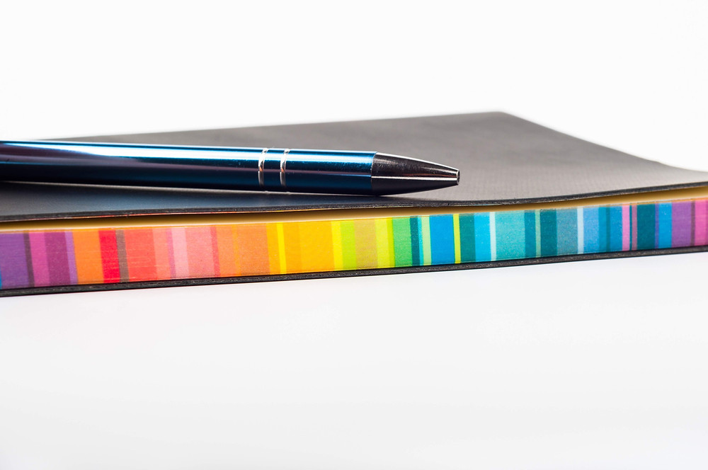 Caderno colorido.