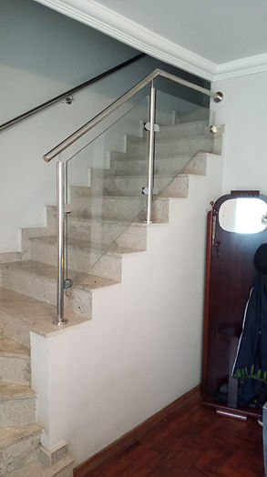 Guarda corpo de aço inox e vidro temperado