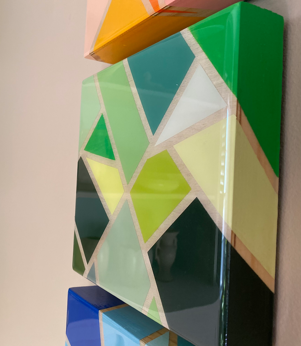 Thumbnail: Green geometric panel