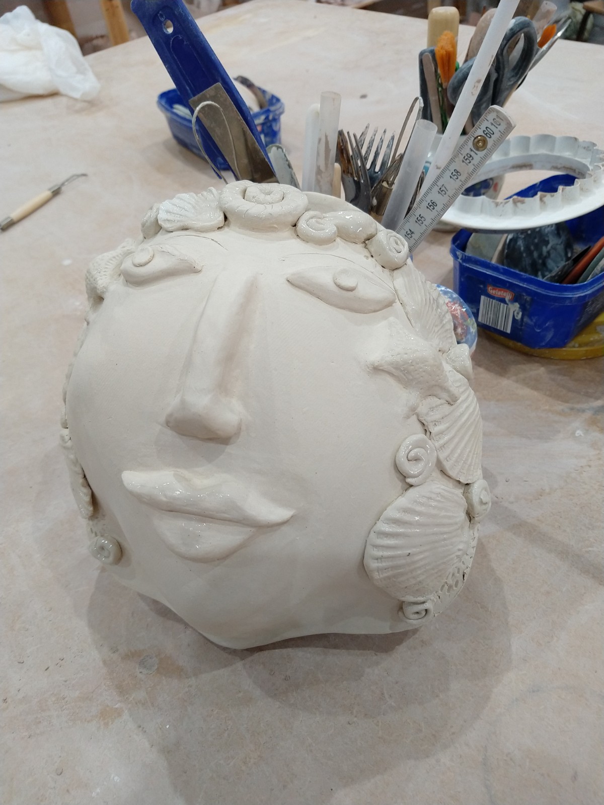 Wall hanging face pot
