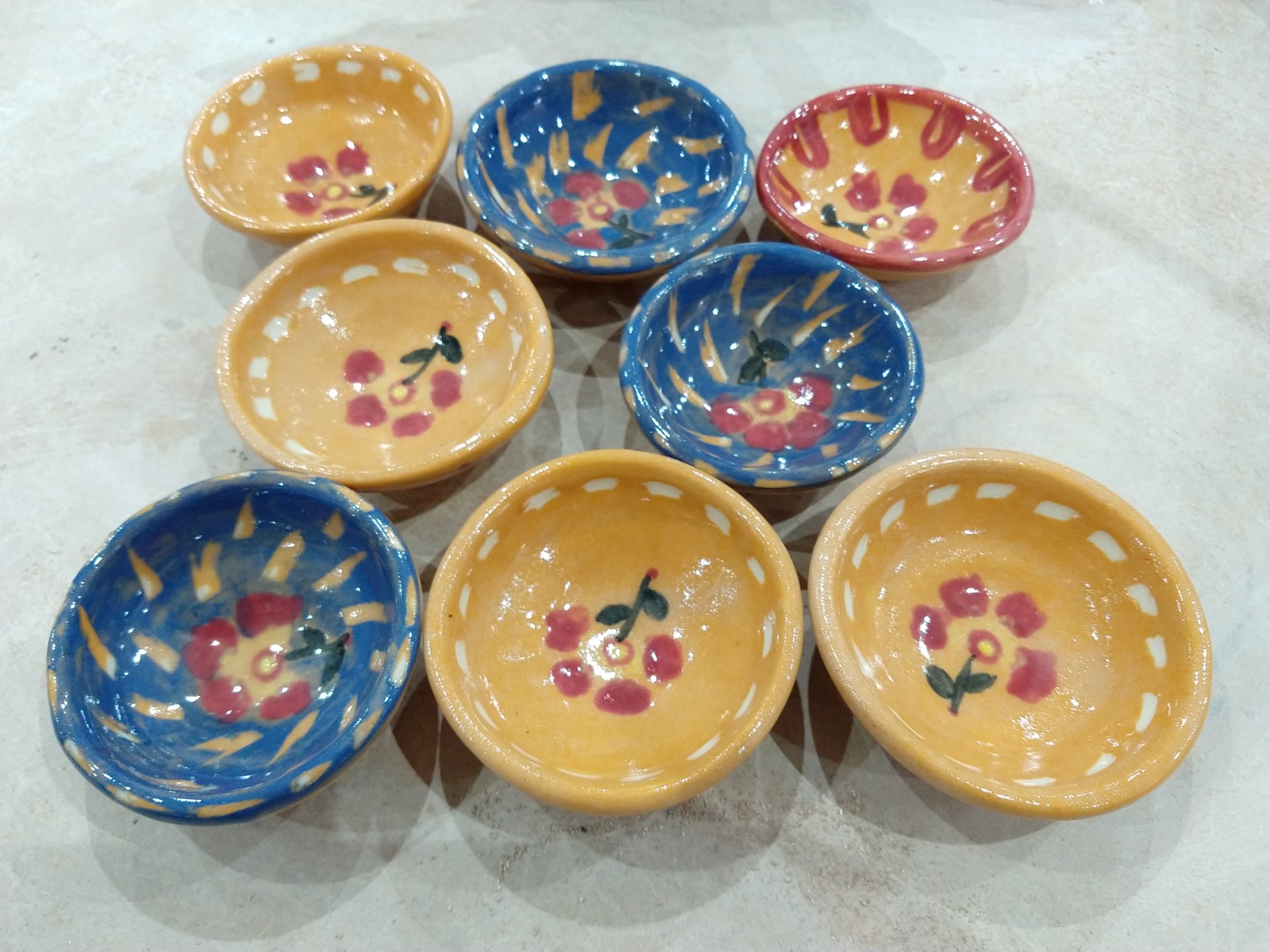 Very nice small slip then underglaze bow