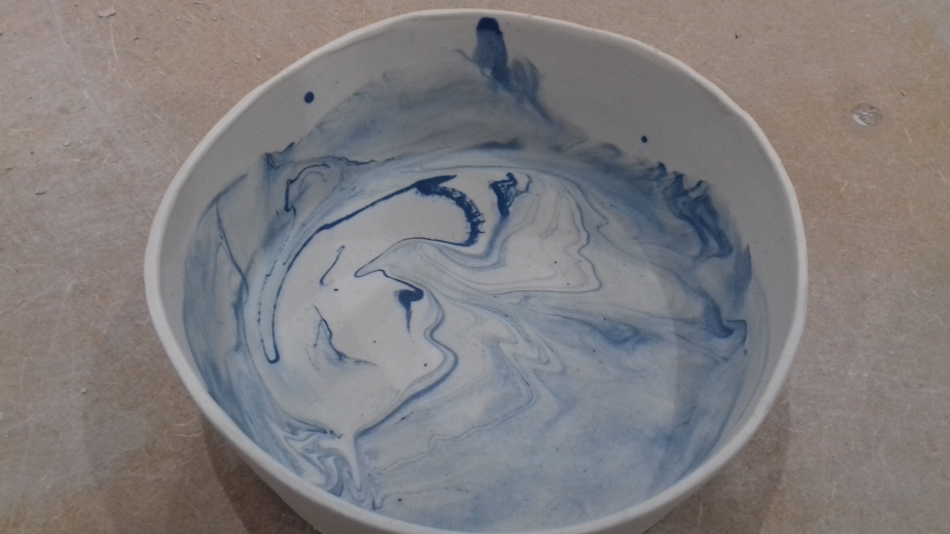 Marble effect in a slip cast bowl