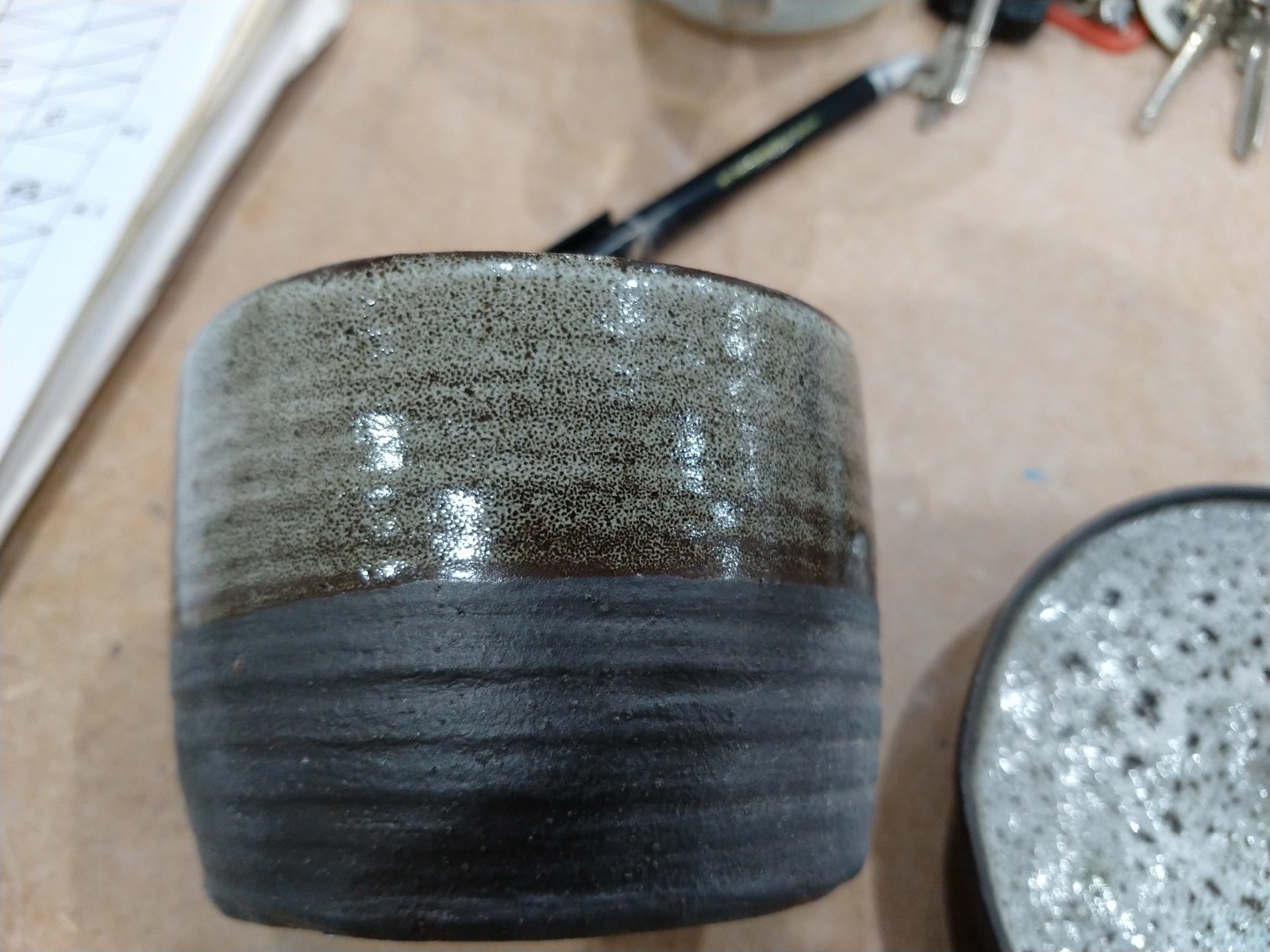 White glaze over black slip 02