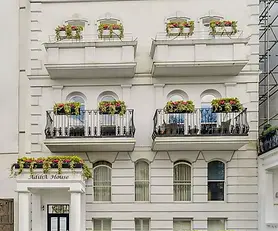 A classically styled, low-maintenance modern freehold building in a sought-after Notting Hill location comprising 5 let flats on long let agreements and delivering a yield of c.3.7%. Beautifully designed white stucco-fronted building, built in 2015 to perfectly compliment the local architecture