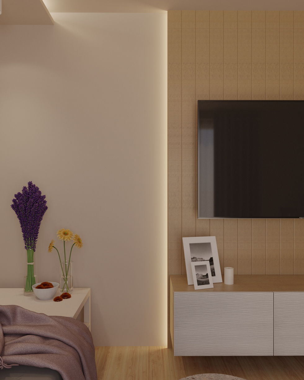 perete TV cu decor lemn, flori violete și accente luminoase.