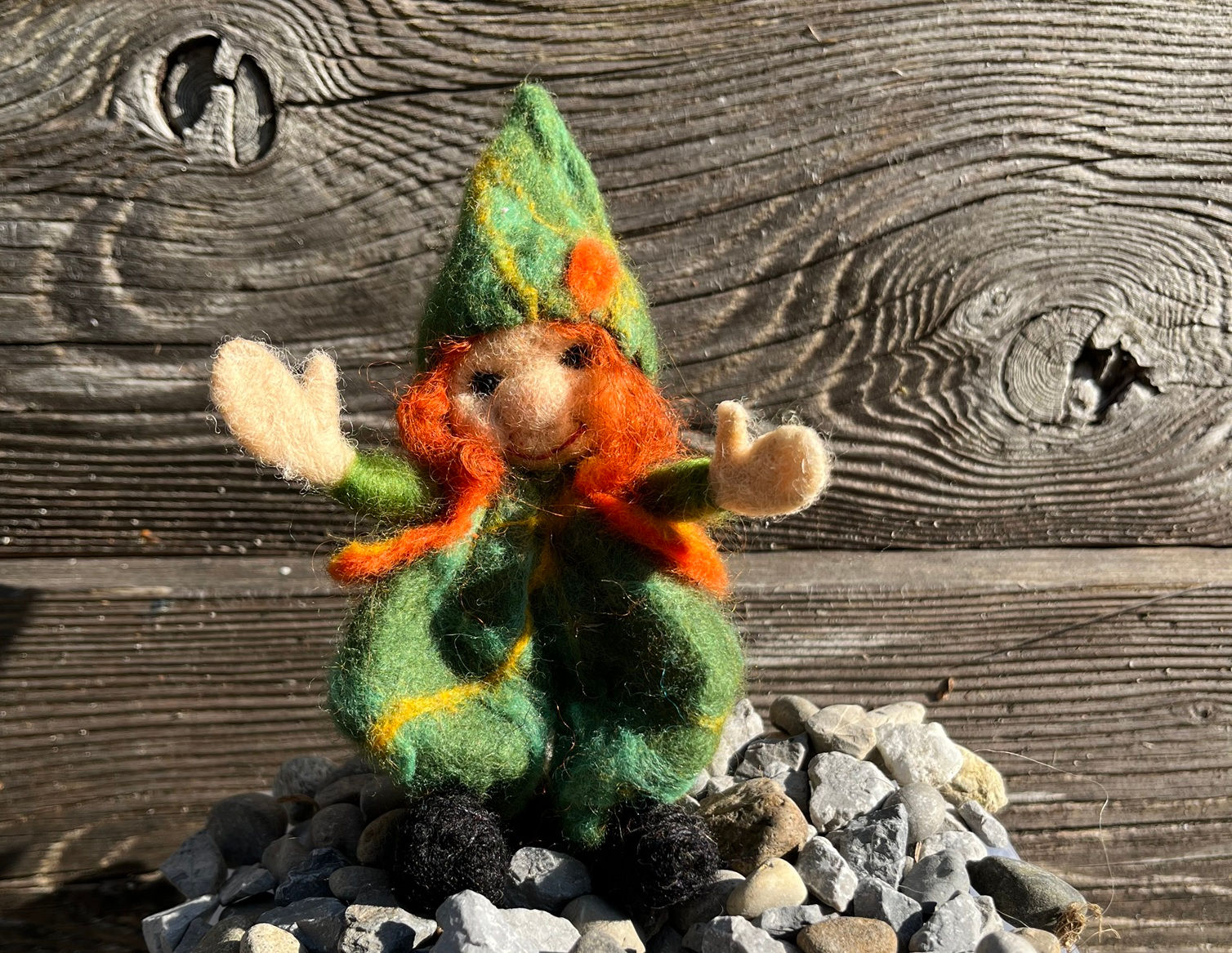 Wichtel mit feuerrotem Haar