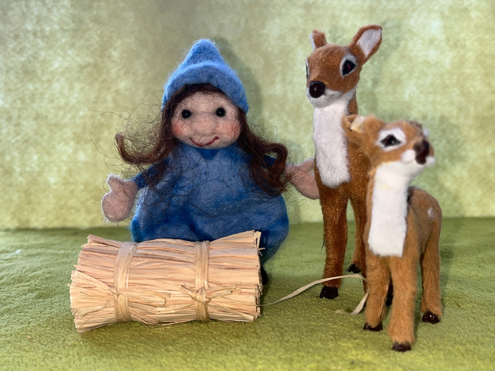 Wichtelmädchen im hellblauen Kleid