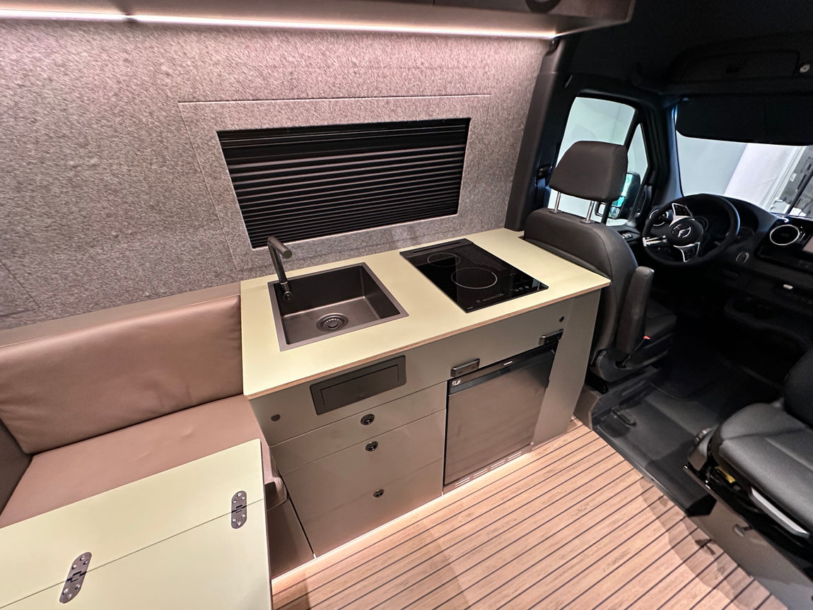 VKIVAN Mercedes Campervan grau Horizon Innenraum