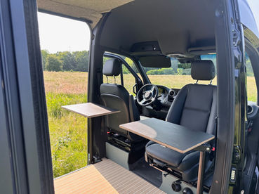 VIKIVAN Sprinter schwarz Campervan Gullwing Innenaufnahme