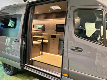 VKIVAN Mercedes Campervan grau Horizon Außenaufnahme