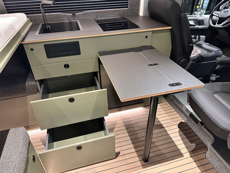 VIKIVAN MAN TGE 4Motion Horizon Campervan Innenraum