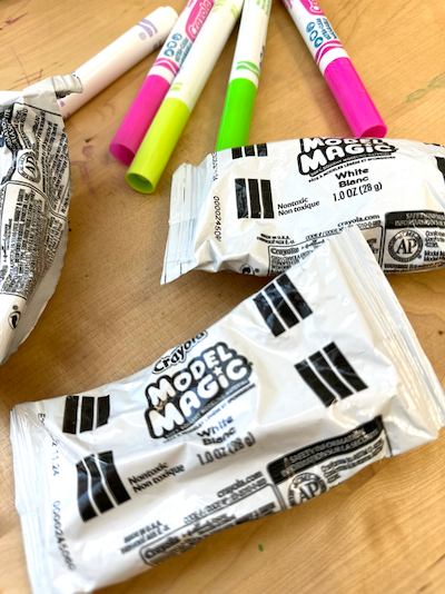 Picture of art supplies checklist, including Crayon Model Magic and Crayon Big Tip Markers.