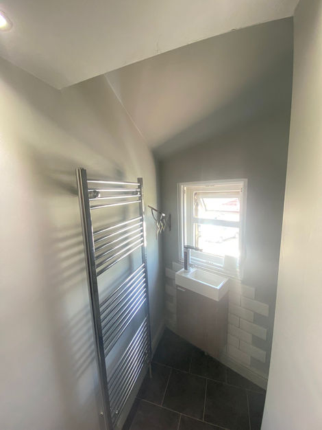 Modern Bathroom Refresh
Freshly painted bathroom walls in a soft grey finish, paired with modern tiling and a sleek chrome towel radiator. Subtle details that make a big difference in creating a stylish, calming space.