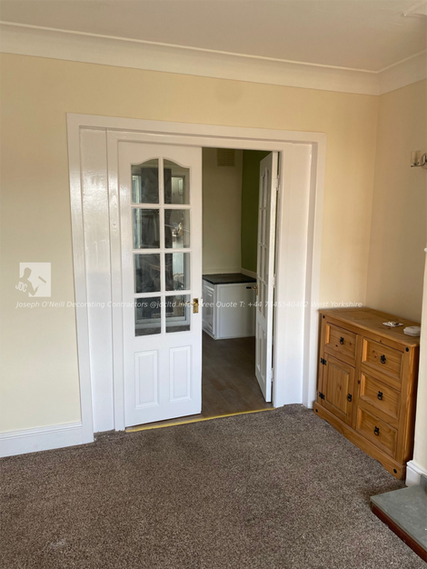 Bright & Fresh Living Space
Fresh cream-painted walls paired with crisp high-gloss white French doors and trim. The clean finish brightens the space and provides a versatile backdrop for any décor style.