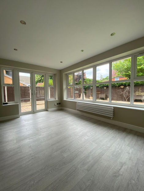 Light-Filled Living
This stunning open-plan space brings the outdoors in with large windows and fresh, neutral tones. Newly decorated walls paired with light oak-effect flooring create a calm, modern atmosphere—ready for living, dining, or relaxing.