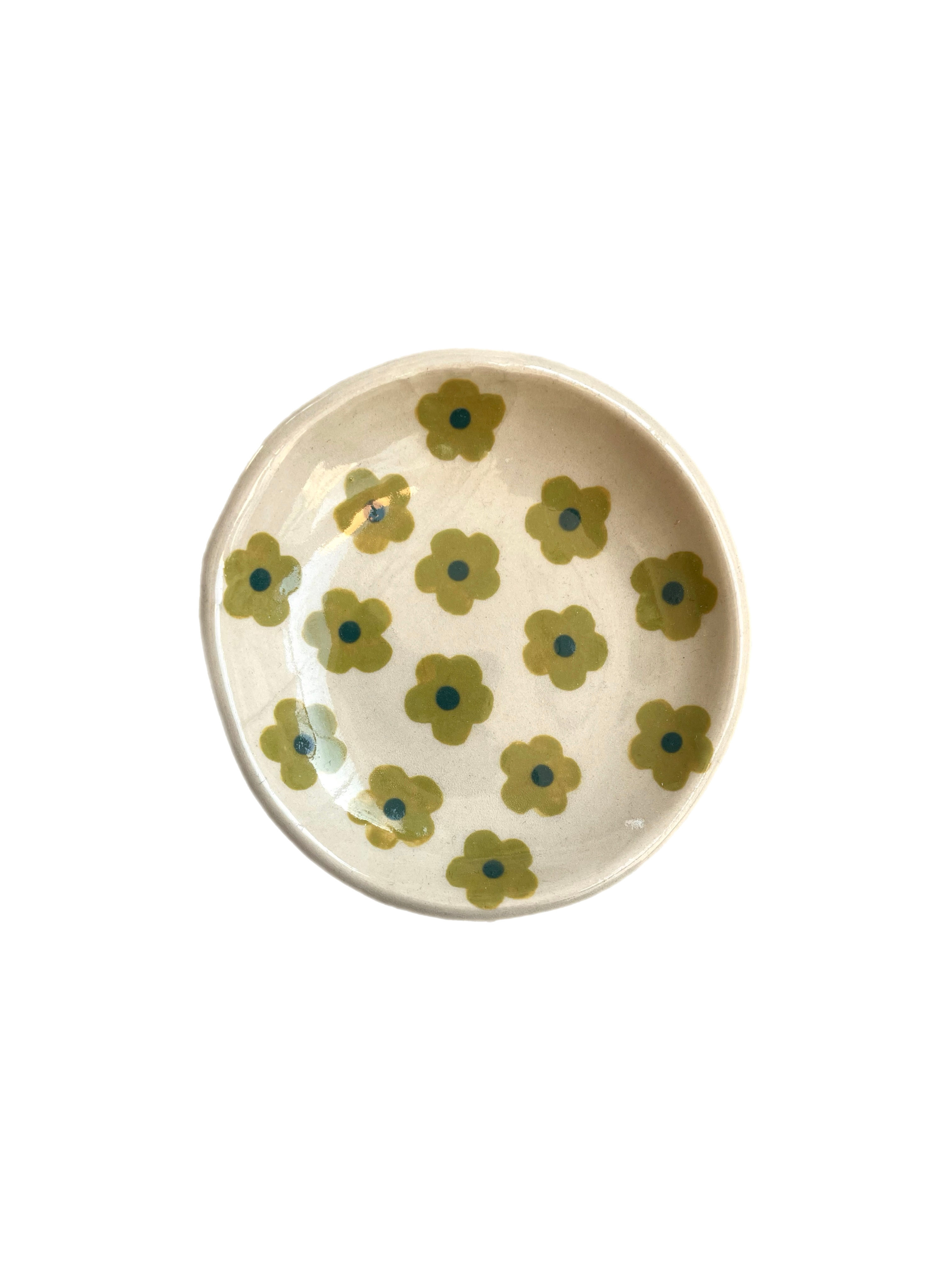 Schaaltje met groene bloemen
