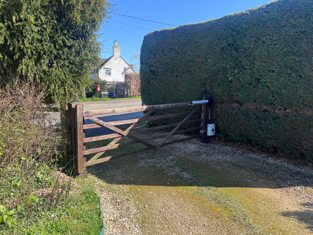 Electric Gate Motor Upgrade in Dursley

Roger BE400 Automation, Safety Edge & Maglock Upgrade by Gatemen