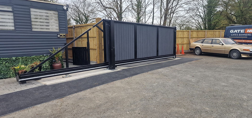 Cantilever sliding gate installed to entrance to site yard