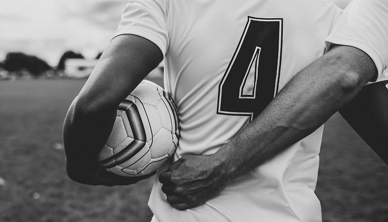 athletes-ball-black-and-white-1594932.jp