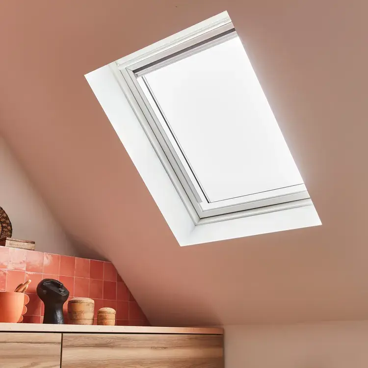 Miniature : VELUX 78 x 118 confort WhiteFinish bois blanc à rotation