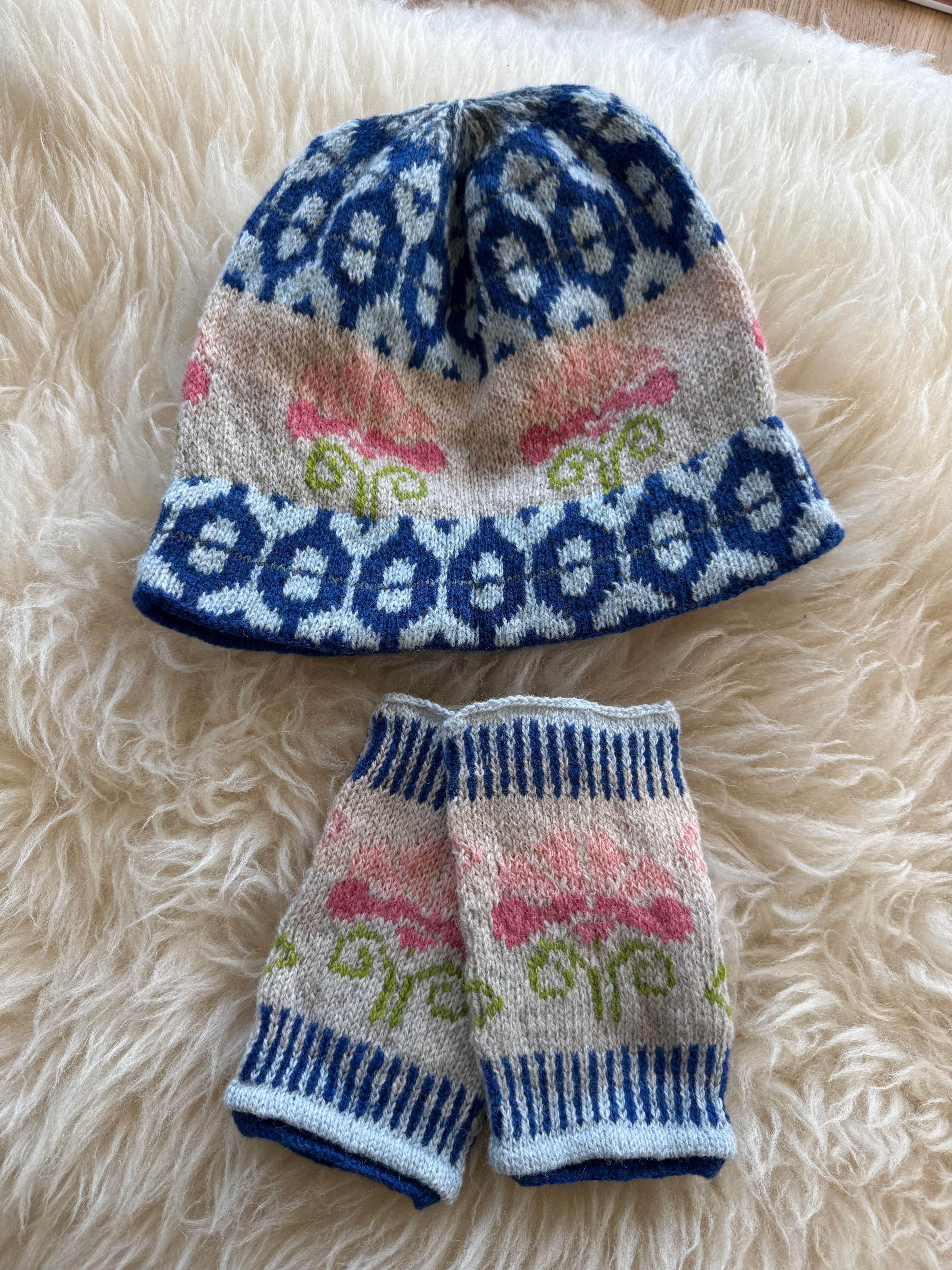 HAT AND WRISTWARMERS #3