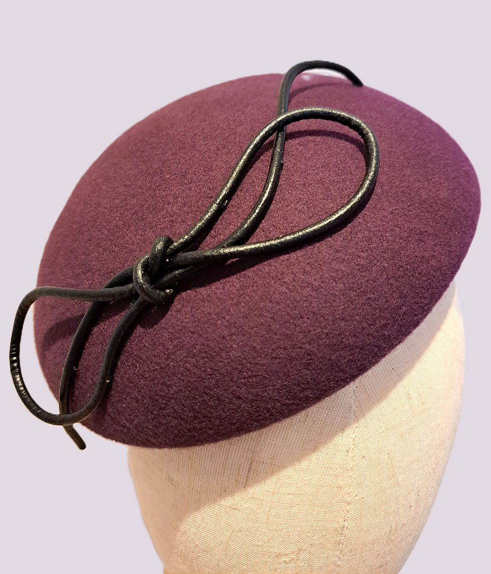 Small Plum-Purple Beret Side-percher Round Hat with leather bow