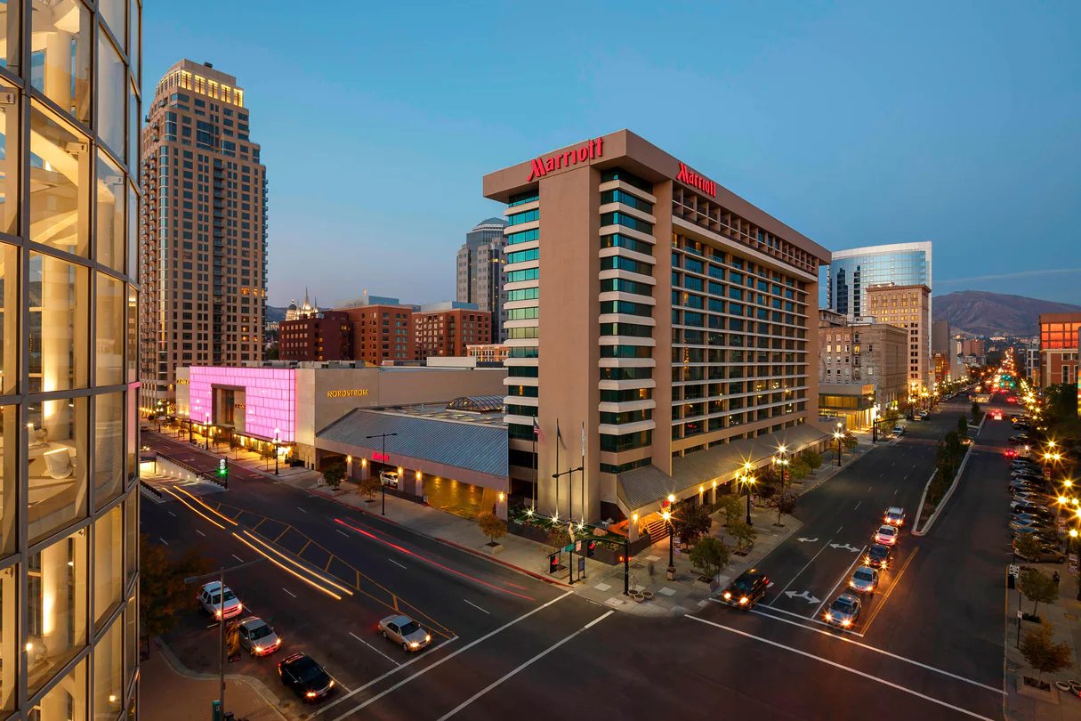 slcut-exterior-0070-hor-clsc.jpg.webp