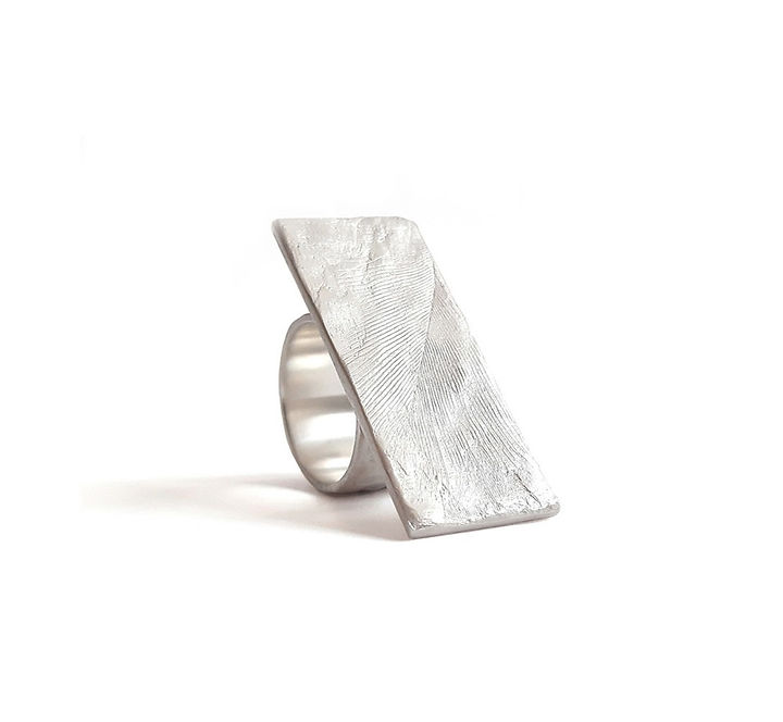 Anillo Thuderbird, Uncloudy, Patricia Alvarez