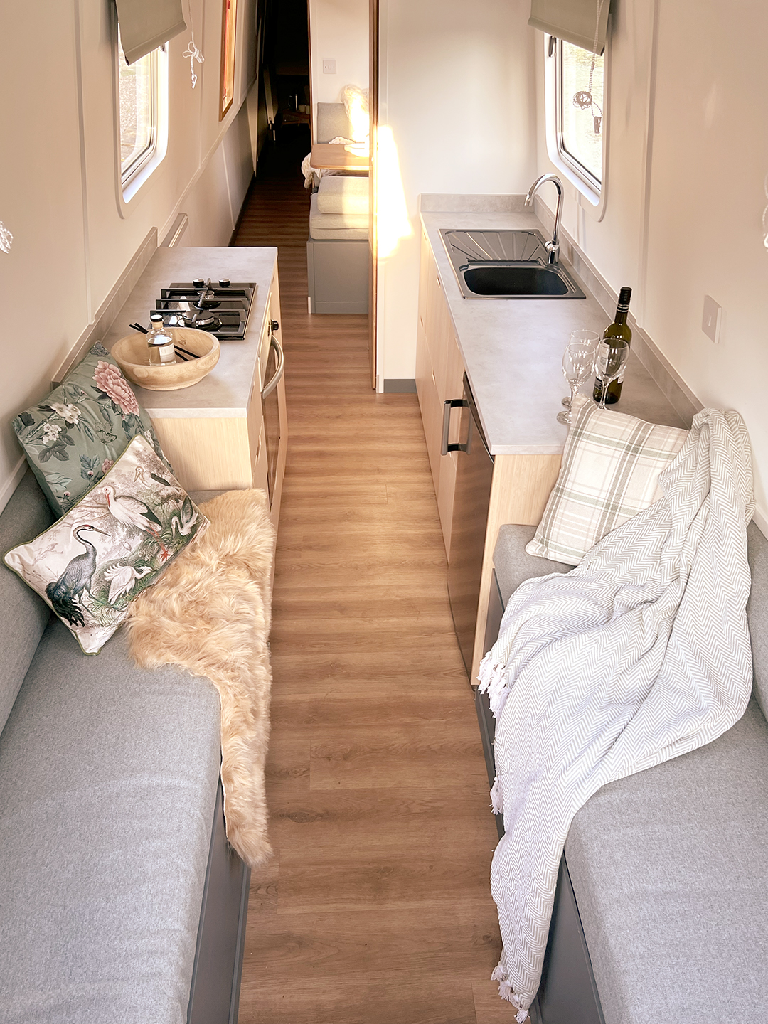 Lounge&GalleyLR.jpg