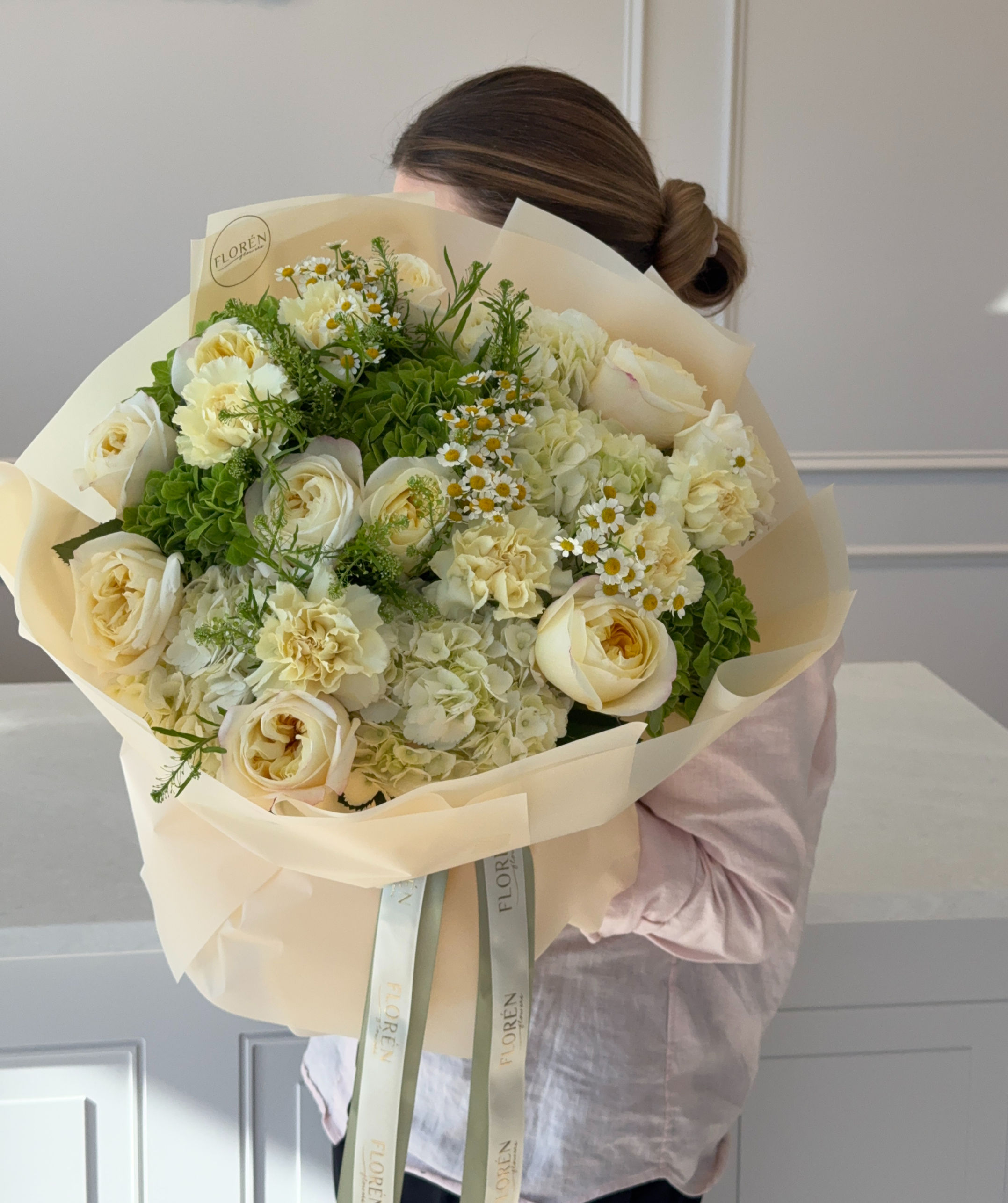 Bouquet “Fresh Vibes” -hydrangeas, garden roses, chamomile