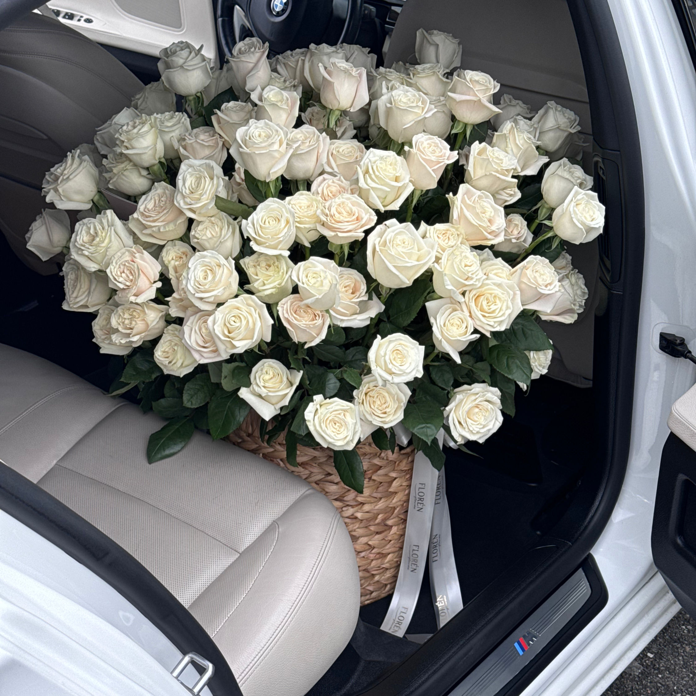 #208 XXL Basket w/ white roses
