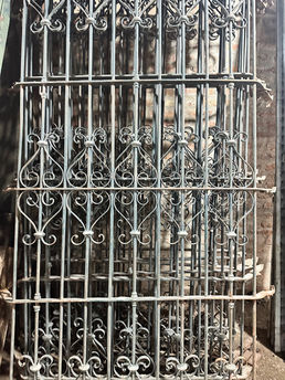 Materiales de demolición, maquinaria pesada, excavadoras, martillos neumáticos, cizallas hidráulicas, equipos de demolición, trituradoras de concreto, desmantelamiento, reciclaje de escombros, separación de materiales, manejo de residuos, seguridad en demolición, control de polvo, herramientas de corte, equipos de impacto, desmontaje estructural, reciclaje de materiales, gestión de escombros, maquinaria de construcción, remoción de estructuras, demolición controlada, reciclaje de metal, desecho de materiales, operación de grúas, sistemas de demolición, maquinaria de desmantelamiento, tecnología de demolición, residuos de construcción, equipos de protección personal, procesos de demolición.